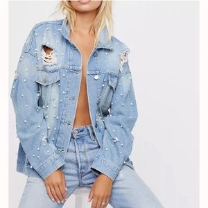 Sunday Funday Trucker Jacket in Indigo Blue Free People
Color:Indigo Blue